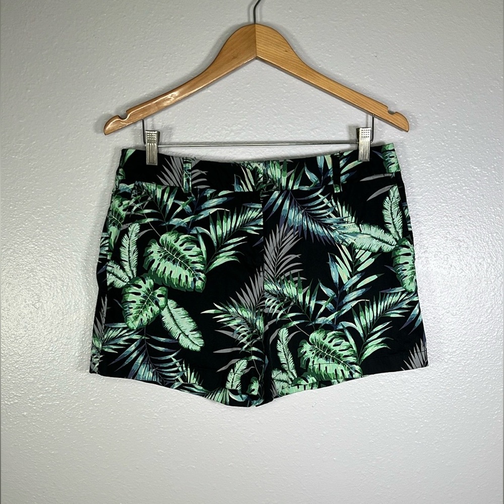 Cynthia Rowley Tropical Leaf Print Shorts 10 | Resort Vacation summer casual - Picture 2 of 9